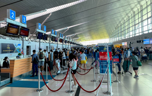 Giá vé máy bay nội địa dịp lễ 30/4-1/5 tăng cao