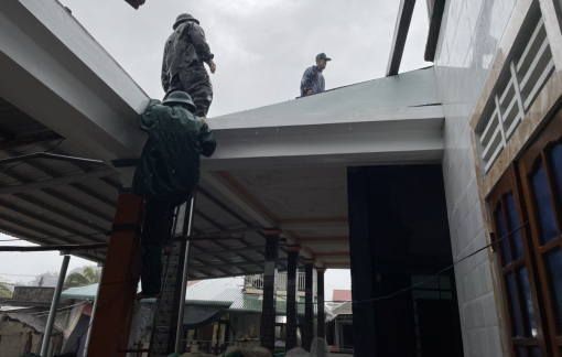 Quảng Trị, Thừa Thiên - Huế: Mưa lớn gây ngập, sạt lở, nhà dân tốc mái