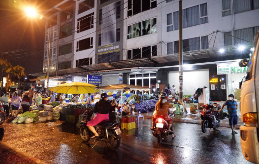 Tìm giải pháp dẹp nạn mua bán tự phát xung quanh chợ ở TPHCM