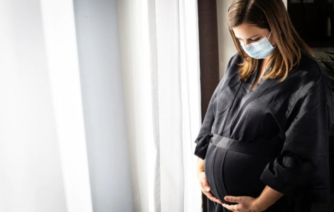 Phụ nữ mang thai có nguy cơ bị nhiễm COVID-19 sau tiêm ngừa cao gấp 2 lần