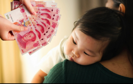 Trung Quốc: Cha mẹ bán con ruột, chỉ bị tù treo, gây phẫn nộ dư luận