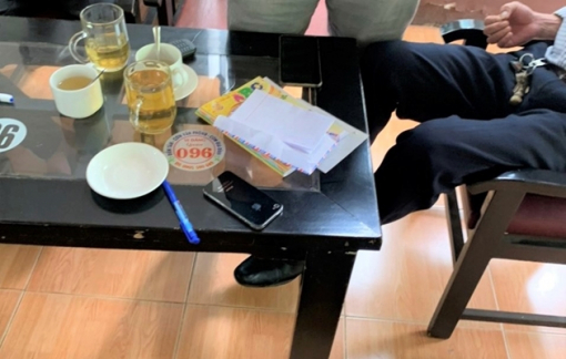 Khởi tố người phụ nữ ép người tình của chồng ghi giấy nợ 120 triệu đồng