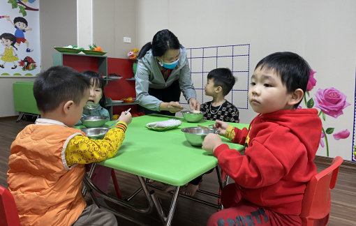 Nghệ An: Giáo viên mầm non hào hứng đón trẻ quay lại trường sau gần 1 năm ở nhà