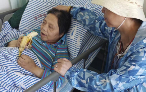 Giữa cảnh phong tỏa, nhiều người già qua đời trong cô độc tại bệnh viện ở Thượng Hải