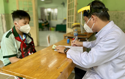 Tiêm vắc xin cho trẻ 5 - dưới 12 tuổi: Không phân biệt học sinh công lập và ngoài công lập