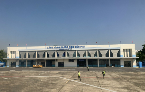 Nhiều chuyến bay đến Tây Bắc phải dừng vì khói từ Lào