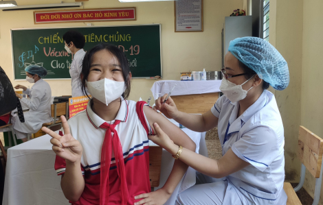 Gần 200 học sinh lớp 6 tại Quảng Ninh tiêm vắc xin COVID-19