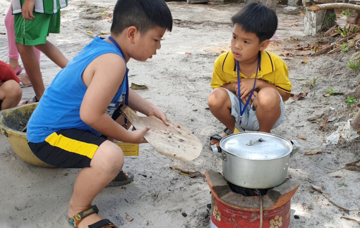 Cho con điểm tựa: Hãy cho trẻ bước ra khỏi nhà