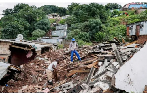 Lũ lụt kinh hoàng cướp đi sinh mạng của hơn 300 người ở Nam Phi