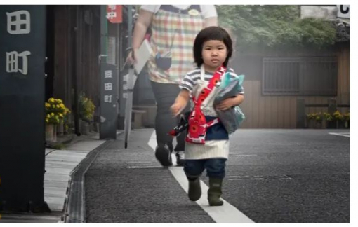 “Old Enough”: Khi trẻ con học cách tự lập