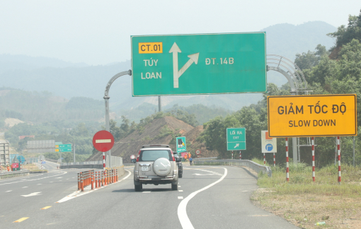 Ngày đêm xử lý các điểm sụt trượt trên cao tốc La Sơn - Tuý Loan