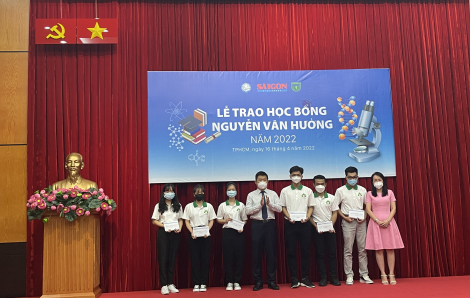 Trao học bổng Nguyễn Văn Hưởng toàn khóa cho 33 sinh viên y khoa
