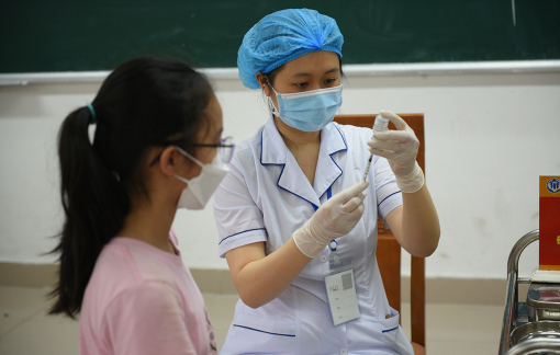 Hà Nội tiêm vắc xin Moderna cho trẻ trong ngày đầu tiên