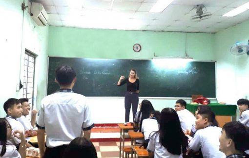 Lớp đông, đọc viết... đến khi nào?