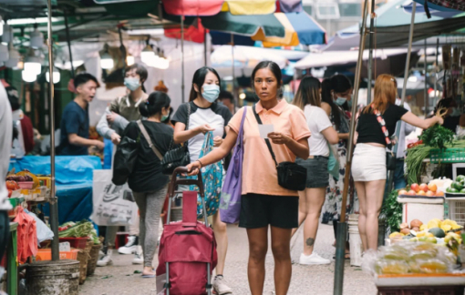 Nữ diễn viên Hồng Kông xin lỗi vì bôi đen da để vào vai người giúp việc Philippines