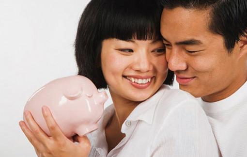Chồng tặng 100 triệu làm quà sinh nhật khiến tôi hoang mang về thu nhập của anh