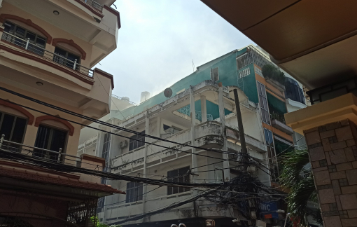 TPHCM: Cháy lớn nhà trọ ở cư xá Bắc Hải, nhiều người mắc kẹt được cứu