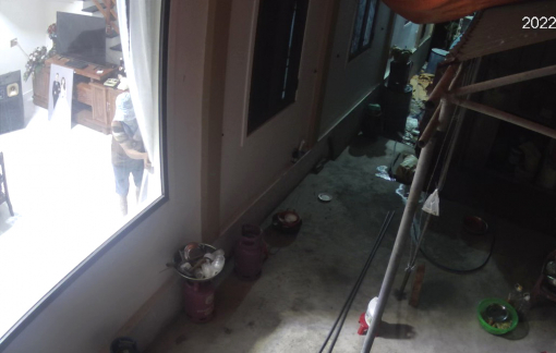 Vợ chồng trẻ bị kẻ gian phá cửa lấy trộm 4,5 cây vàng cùng hơn 900 phong bì mừng cưới