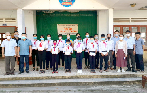 Chỗ dựa tinh thần của những học sinh sống xa cha mẹ