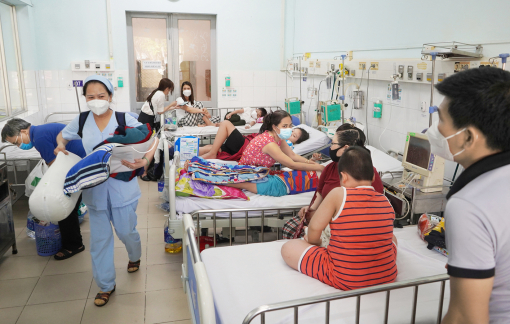 Trẻ mắc sốt xuất huyết nặng gia tăng