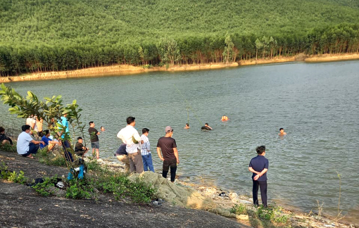 Rủ nhau đi tắm giải nhiệt, 4 nữ sinh đuối nước thương tâm