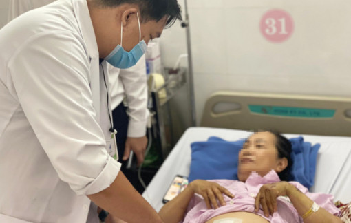 Bác sĩ bật báo động đỏ, cứu sống cô giáo bị xe tải chèn ngang người