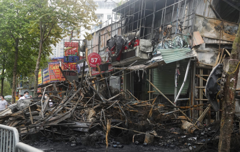 Hà Nội: Cháy 10 cửa hàng lúc rạng sáng, nhiều tài sản bị thiêu rụi