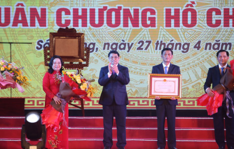 Thủ tướng trao Huân chương Hồ Chí Minh cho tỉnh Sóc Trăng