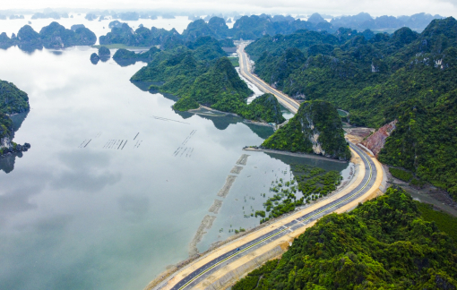 Tuyến đường bao biển 2.290 tỷ ở Quảng Ninh đẹp như tranh