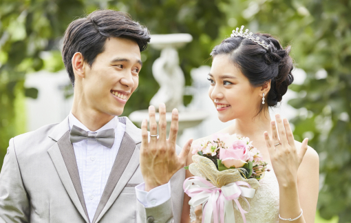 Không hề hẹn hò, tán tỉnh, đùng một cái sếp... ngỏ lời cầu hôn tôi