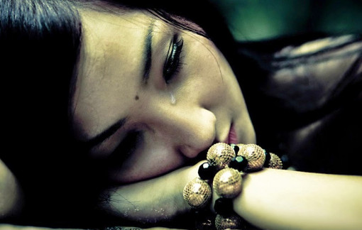 Nhìn con gái đau khổ vì thất tình, tôi không tài nào chịu nổi!