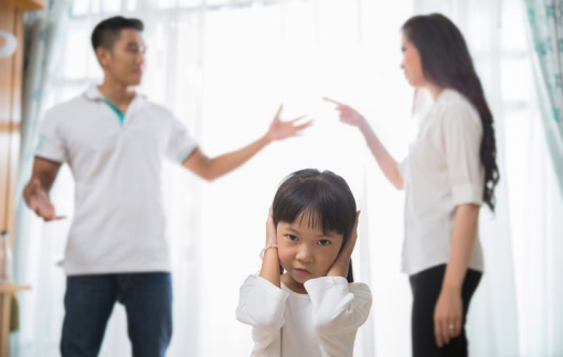 Chồng về nhà trong cơn say và nói: "Nếu không vì con, tôi đã ly dị với cô"