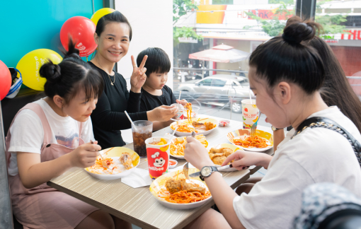 Jollibee chạm đến trái tim triệu gia đình Việt bằng những bữa ăn ngon