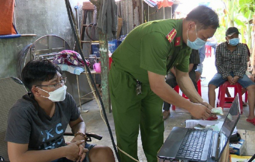 Thanh niên ngồi xe lăn tổ chức đánh bạc qua mạng quy mô khủng