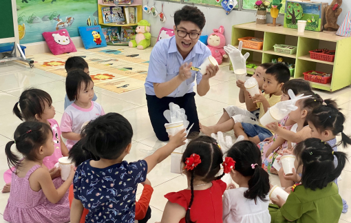 Thầy giáo mầm non Thái Hồng Duy: "5 năm dạy trẻ được nhiều hơn mất”