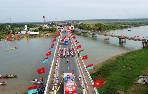 Xúc động lễ thượng cờ Thống nhất non sông tại Hiền Lương - Bến Hải