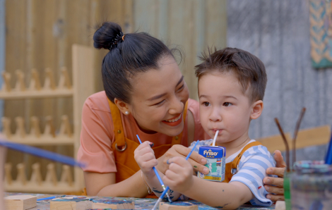 Cận cảnh bé Max nhà Hoàng Oanh và hàng trăm bạn nhỏ vui hết cỡ tại ngày hội “Cùng Friso, Bé yêu trái đất”