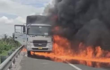 Xe chở dầu cháy trên cao tốc TPHCM - Trung Lương là do bố thắng bánh xe sau bị kẹt