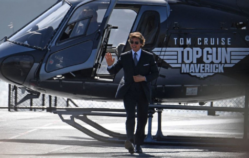 Tom Cruise tự lái trực thăng đi sự kiện