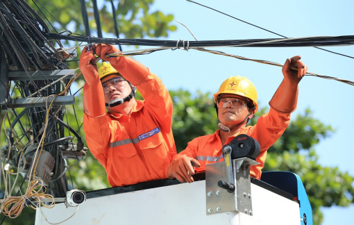 EVNHCMC tăng cường kiểm tra các công trình điện trong mùa mưa bão