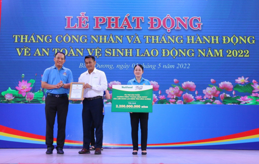 Nutifood phối hợp Quỹ Phát triển Tài năng Việt của Ông Bầu trao hàng ngàn quà tặng trị giá 2,2 tỷ đồng cho công nhân Bình Dương