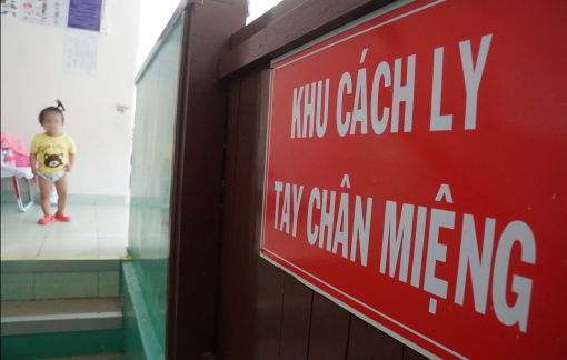 Trẻ mắc tay chân miệng tăng nhanh, bệnh viện phải lập thêm khu cách ly