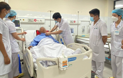 Hái nhầm lá ngón nấu nước uống, cả gia đình ngộ độc, người chồng suýt tử vong