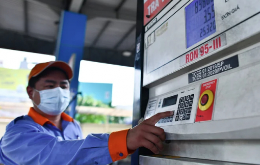 Xăng lần đầu tiên chạm ngưỡng gần 30.000 đồng/lít