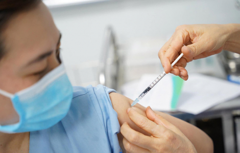 TPHCM dự kiến có hơn 1,8 triệu người trên 50 tuổi cần tiêm vắc-xin COVID-19 mũi 4