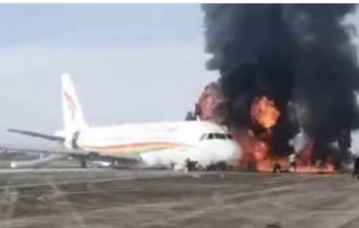 Máy bay Trung Quốc chìm trong biển lửa trước khi cất cánh