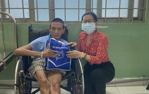 Nữ tu và thương nhân cùng đồng hành chăm lo người yếu thế