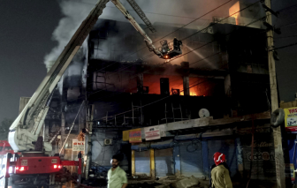 Ít nhất 27 người thiệt mạng trong vụ cháy tòa nhà thương mại ở Ấn Độ