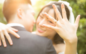 Chồng tôi luôn quên đeo nhẫn cưới, có phải vì không coi trọng cuộc hôn nhân này?