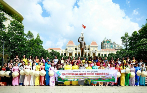 Tuyên dương phụ nữ điển hình, tiếp sức doanh nghiệp và quyên góp sách trẻ khó khăn